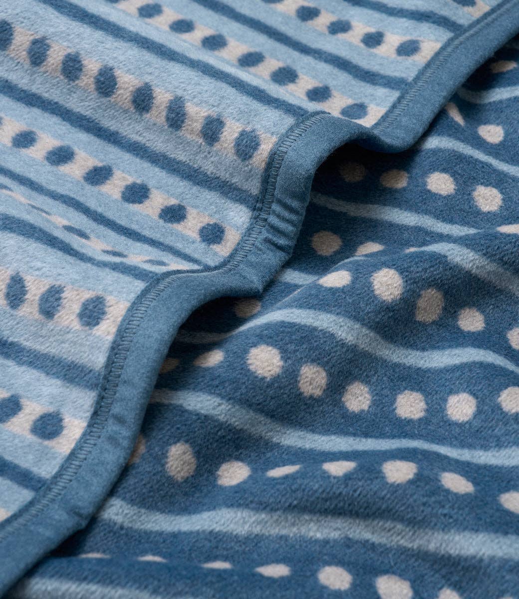 Beach Pebble Cornflower Blanket: Original