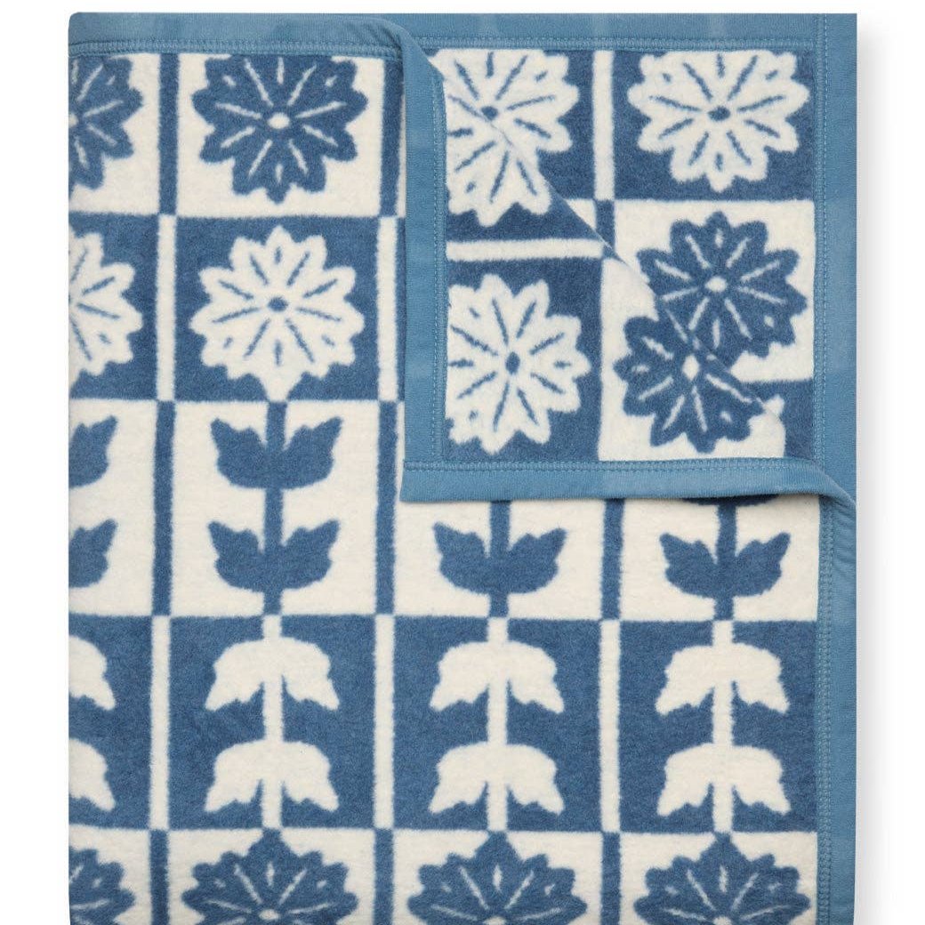 Floral Quilt Cornflower Blanket: Original