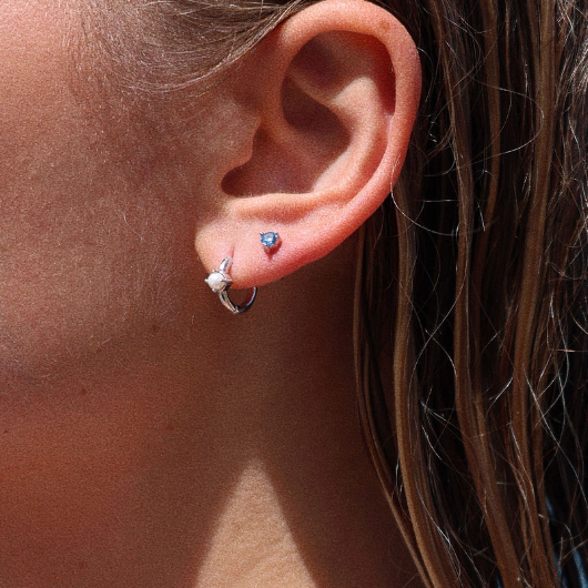 Aqua Studs: Gold