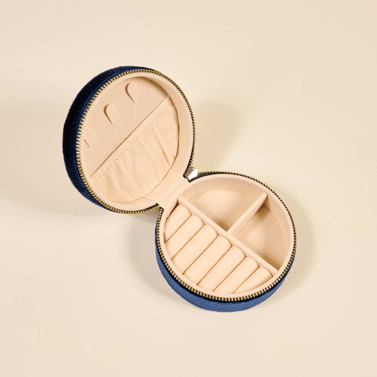 Round Velvet Jewelry Case – Lobster