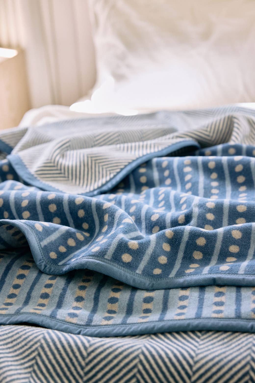 Beach Pebble Cornflower Blanket: Original