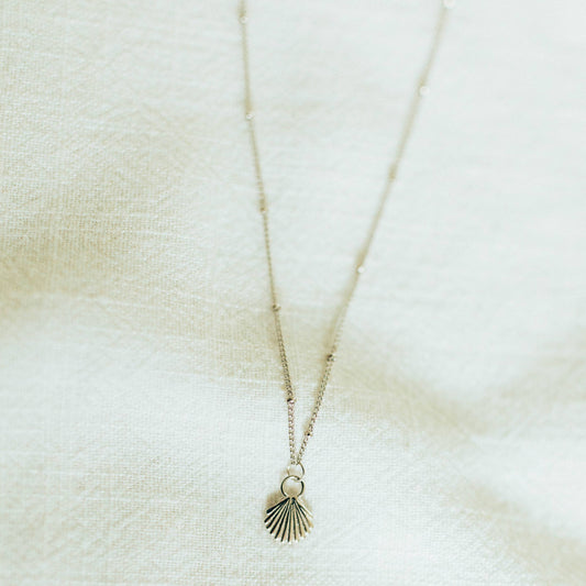 Arianna Shell Necklace: Sterling Silver